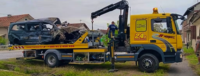 Das indisch-brasilianische Schleuser-Paar, welches das in Kroatien verunfallte Auto mietete, ist im Kanton Bern wohnhaft. Die Frau hat ihren Sohn einem Bekannten in Obhut gegeben – und meldet sich nun nicht mehr.